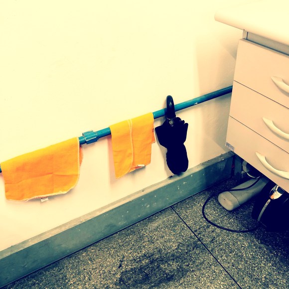 Até panos de limpeza à mão